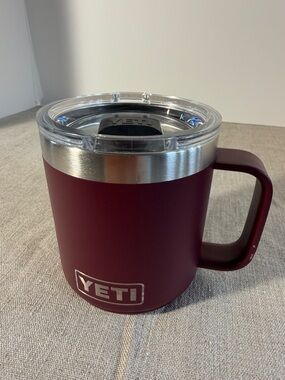 Yeti Rambler Mug in Wild Vine Red (Maroon) with Clear Lid